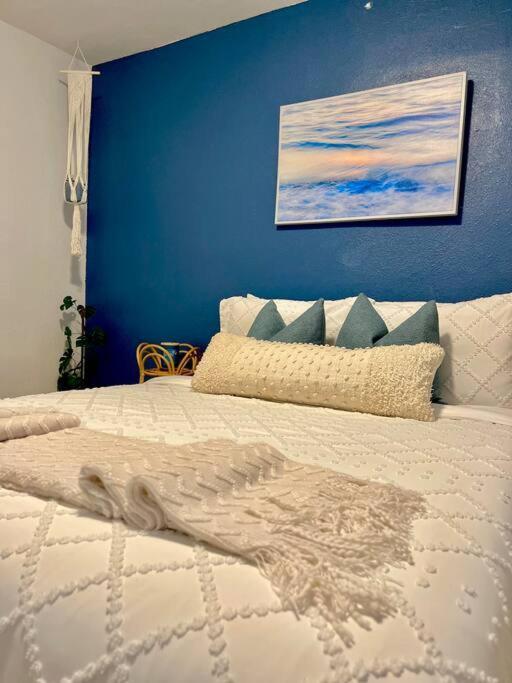 Nautical Themed 4 Bed 2 Bath *